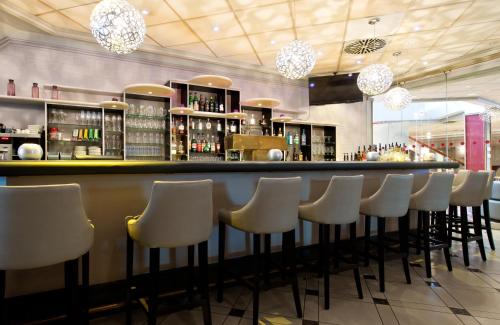 Imagen del bar/restaurante del Hotel Leonardo K&ouml;ln. Foto 15