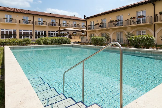 Imagen de la piscina del Hotel Leonardo Lago Di Garda – Wellness and Spa. Foto 20