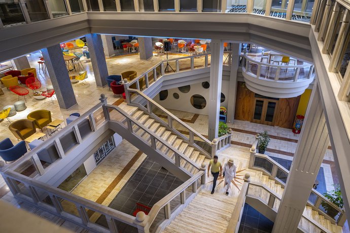 Imagen de los interiores del Hotel Leonardo Laura Beach and Splash Resort. Foto 17