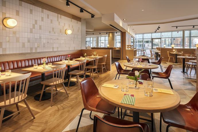 Imagen del bar/restaurante del Hotel Leonardo Liverpool. Foto 2