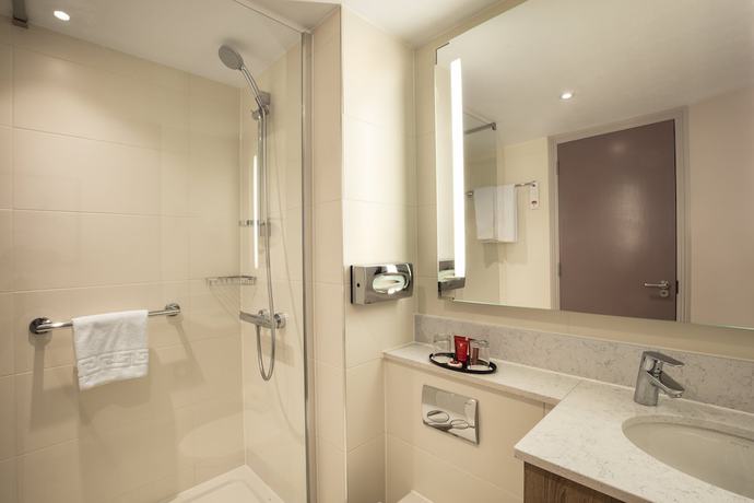Imagen de la habitación del Hotel Leonardo London Heathrow Airport. Foto 10