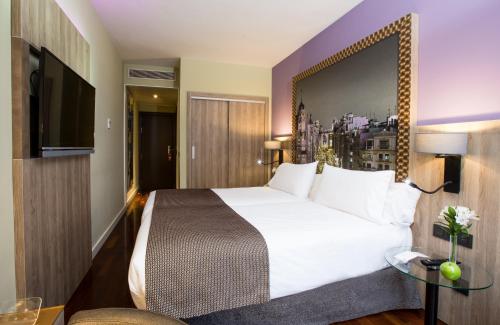 Imagen de la habitación del Hotel Leonardo Madrid City Center. Foto 17