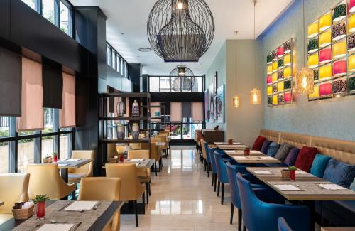 Imagen del bar/restaurante del Hotel Leonardo Madrid City Center. Foto 5