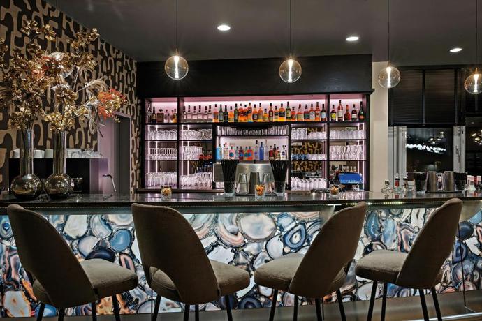 Imagen del bar/restaurante del Hotel Leonardo Mainz. Foto 2