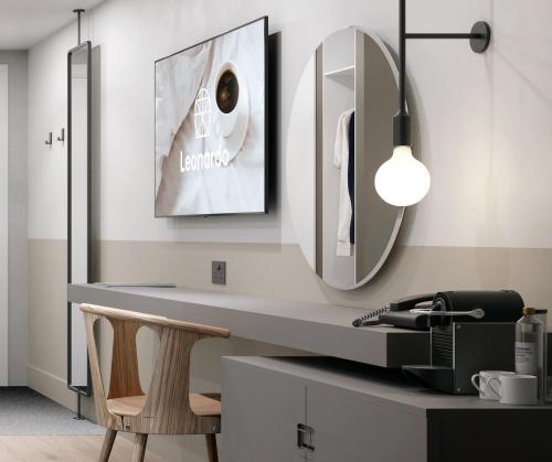 Imagen de la habitación del Hotel Leonardo Manchester Piccadilly. Foto 10