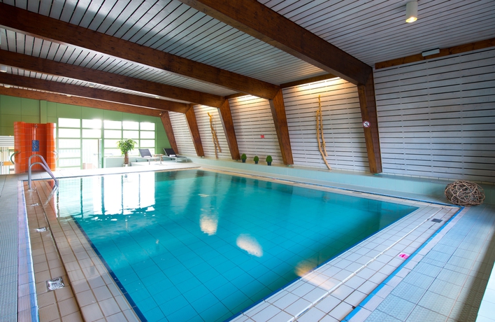 Imagen de la piscina del Hotel Leonardo Mannheim City Center. Foto 16