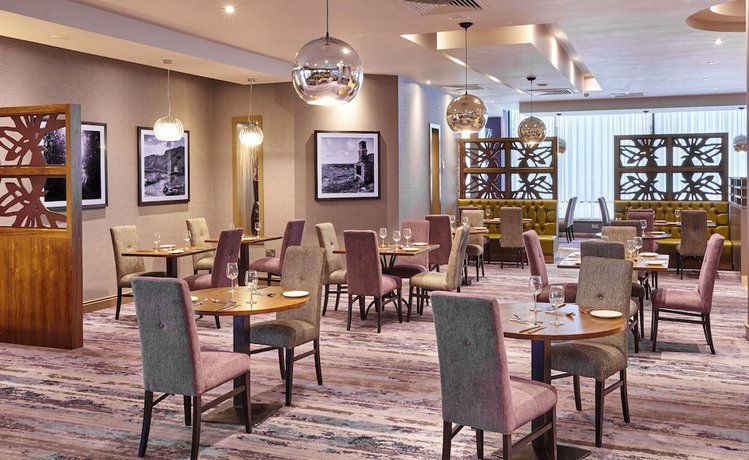 Imagen del bar/restaurante del Hotel Leonardo Milton Keynes. Foto 2