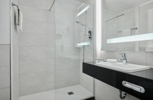 Imagen de la habitación del Hotel Leonardo Munich Arabellapark. Foto 15