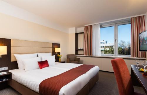 Imagen de la habitación del Hotel Leonardo Munich Arabellapark. Foto 16