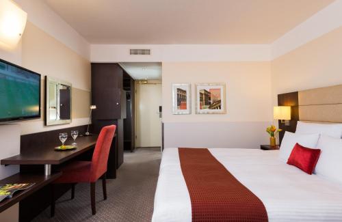 Imagen de la habitación del Hotel Leonardo Munich Arabellapark. Foto 18