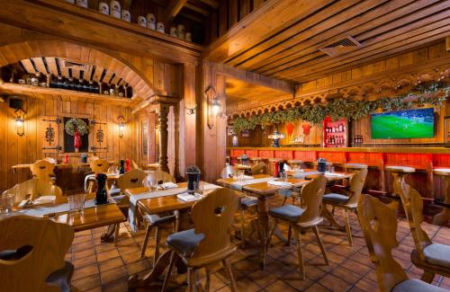 Imagen del bar/restaurante del Hotel Leonardo Munich Arabellapark. Foto 10