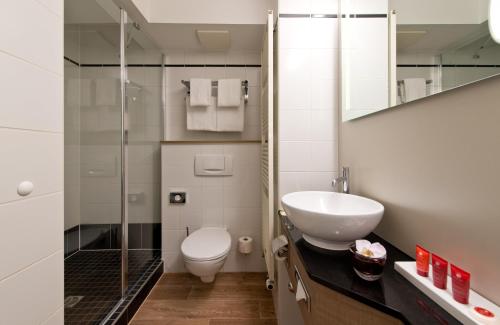 Imagen de la habitación del Hotel Leonardo Munich City Olympiapark. Foto 18