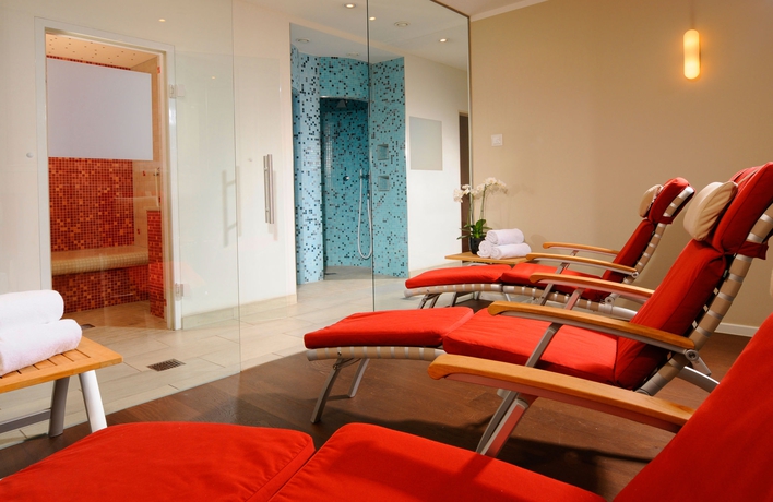 Imagen de la piscina del Hotel Leonardo München City West. Foto 16