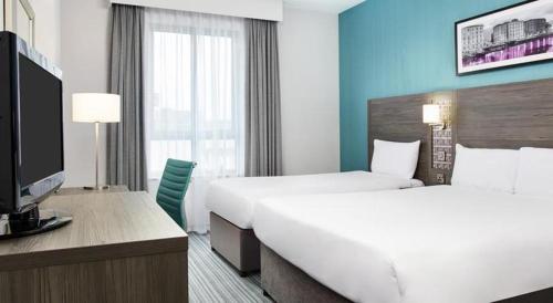 Imagen de la habitación del Hotel Leonardo Nottingham. Foto 16