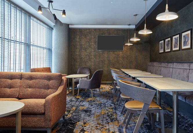 Imagen del bar/restaurante del Hotel Leonardo Nottingham. Foto 4