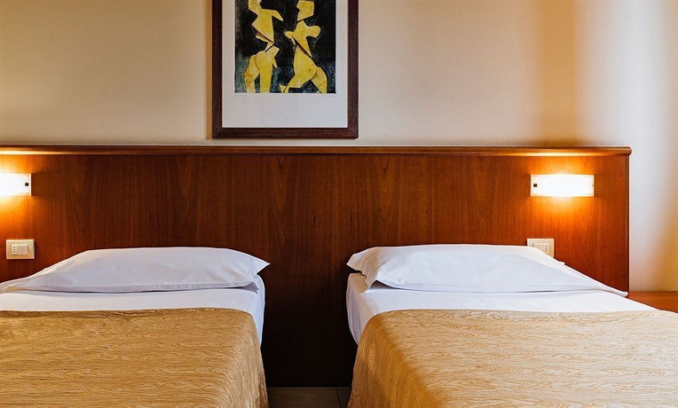 Imagen de la habitación del Hotel Leonardo, Parma. Foto 6