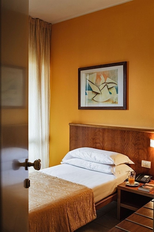 Imagen de la habitación del Hotel Leonardo, Parma. Foto 7