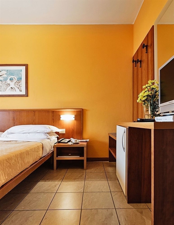 Imagen de la habitación del Hotel Leonardo, Parma. Foto 8