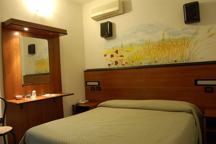 Imagen de la habitación del Hotel Leonardo, Pisa. Foto 12