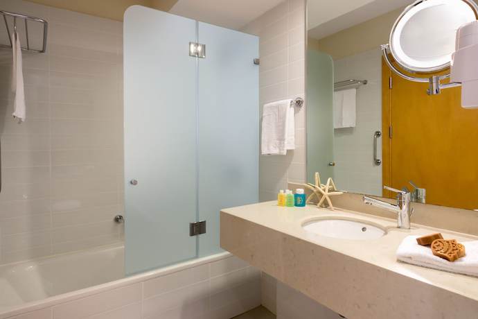 Imagen de la habitación del Hotel Leonardo Plaza Ashdod. Foto 8