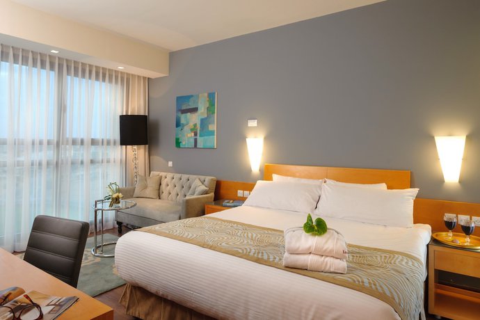 Imagen de la habitación del Hotel Leonardo Plaza Ashdod. Foto 17