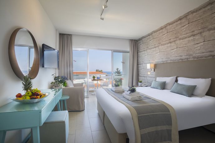 Imagen de la habitación del Hotel Leonardo Plaza Cypria Maris Beach and Spa. Foto 5