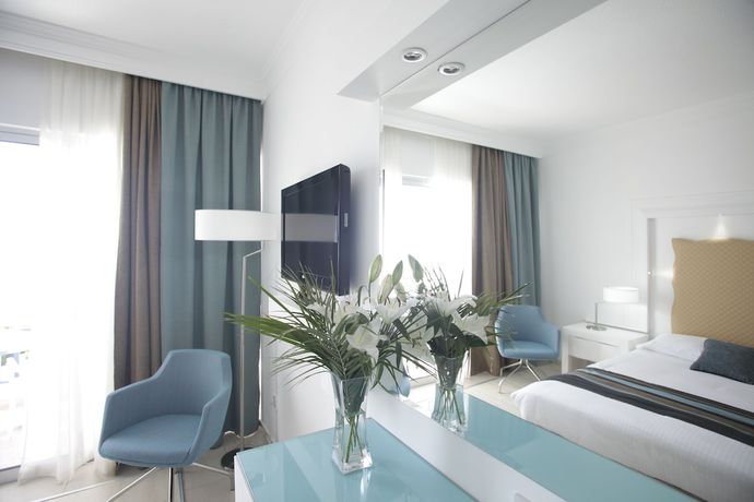 Imagen de la habitación del Hotel Leonardo Plaza Cypria Maris Beach and Spa. Foto 6