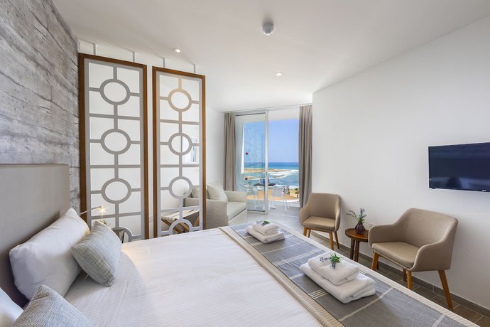 Imagen de la habitación del Hotel Leonardo Plaza Cypria Maris Beach and Spa. Foto 8