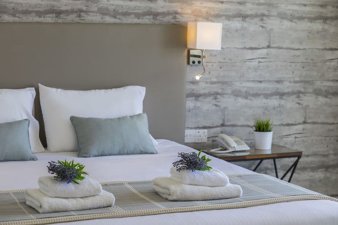 Imagen de la habitación del Hotel Leonardo Plaza Cypria Maris Beach and Spa. Foto 9