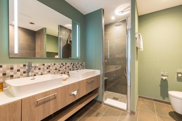 Imagen de la habitación del Hotel Leonardo Royal Amsterdam. Foto 4