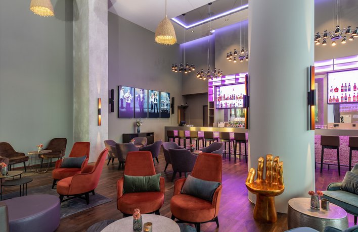 Imagen del bar/restaurante del Hotel Leonardo Royal Amsterdam. Foto 3