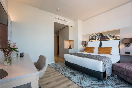 Imagen de la habitación del Hotel Leonardo Royal Barcelona Fira. Foto 13