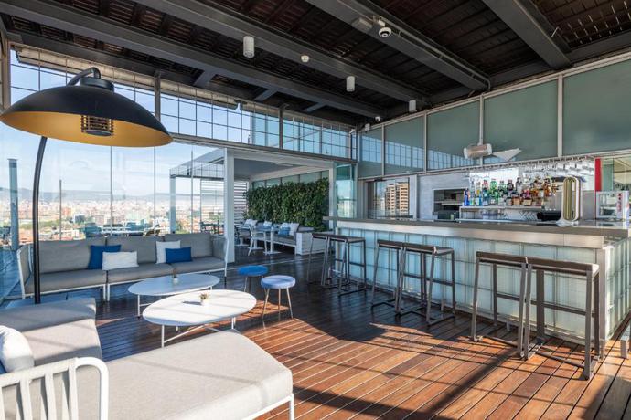 Imagen del bar/restaurante del Hotel Leonardo Royal Barcelona Forum. Foto 2