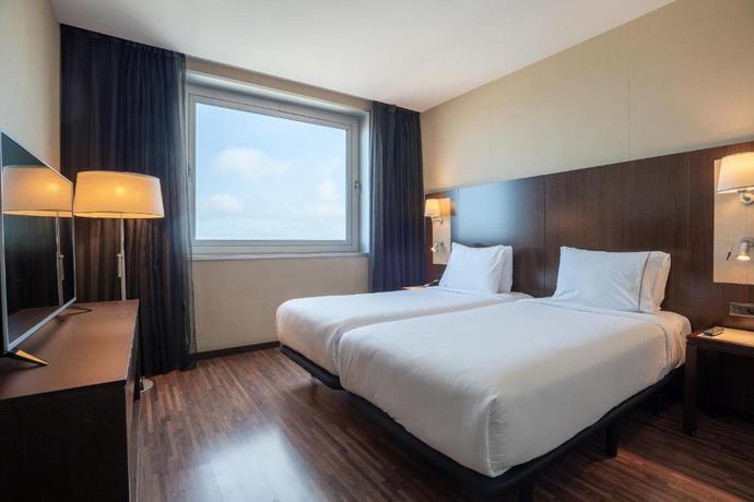 Imagen de la habitación del Hotel Leonardo Royal Barcelona Forum. Foto 12