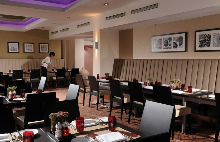 Imagen del bar/restaurante del Hotel Leonardo Royal Berlin Alexanderplatz. Foto 4