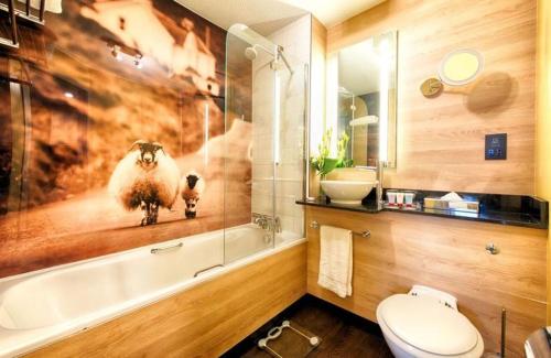 Imagen de la habitación del Hotel Leonardo Royal Edinburgh Haymarket. Foto 15