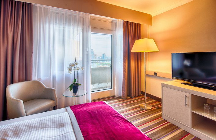 Imagen de la habitación del Hotel Leonardo Royal Frankfurt. Foto 2