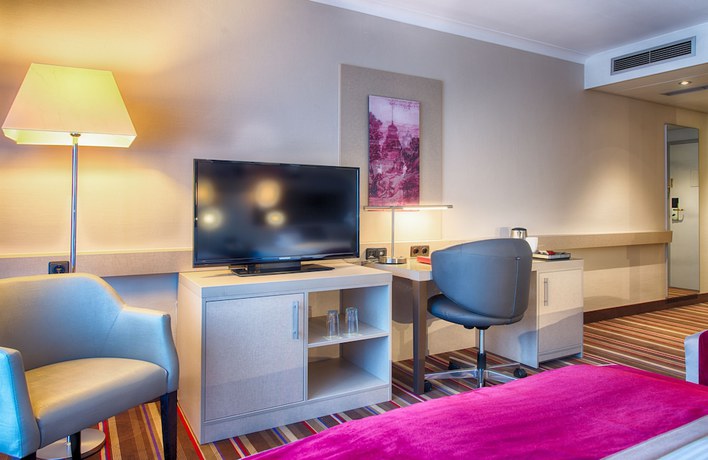 Imagen de la habitación del Hotel Leonardo Royal Frankfurt. Foto 13