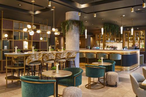 Imagen del bar/restaurante del Hotel Leonardo Royal Glasgow. Foto 7