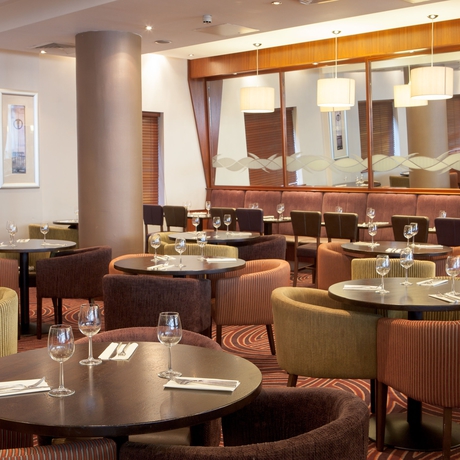 Imagen del bar/restaurante del Hotel Leonardo Royal Glasgow. Foto 2
