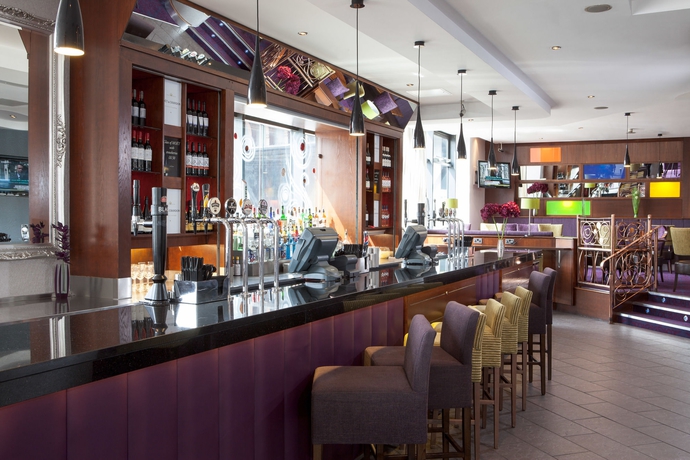 Imagen del bar/restaurante del Hotel Leonardo Royal Glasgow. Foto 3