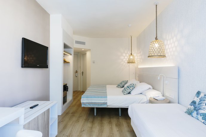 Imagen de la habitación del Hotel Leonardo Royal Hotel Ibiza Santa Eulalia. Foto 5