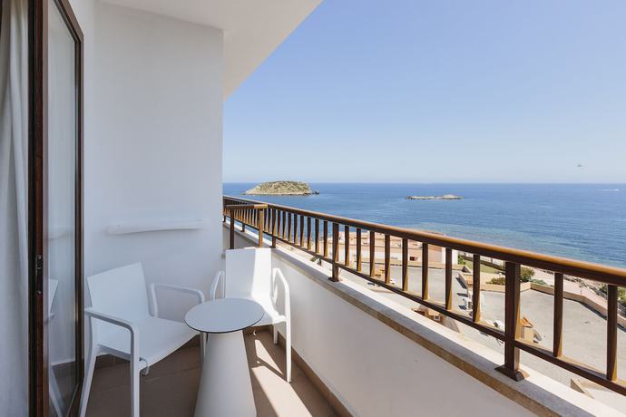 Imagen de la habitación del Hotel Leonardo Royal Hotel Ibiza Santa Eulalia. Foto 8