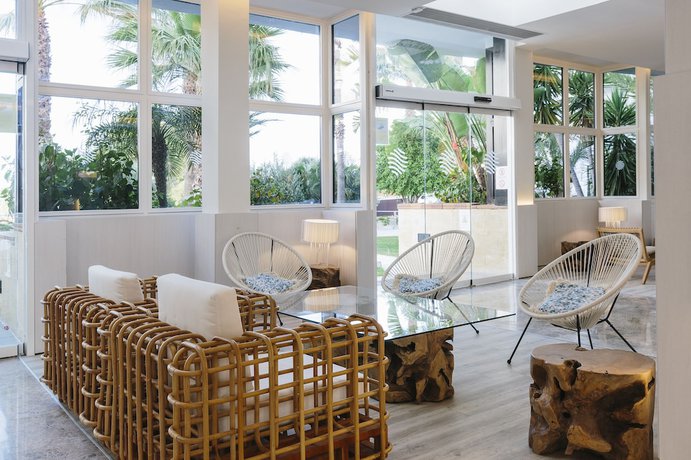 Imagen de los interiores del Hotel Leonardo Royal Hotel Ibiza Santa Eulalia. Foto 20