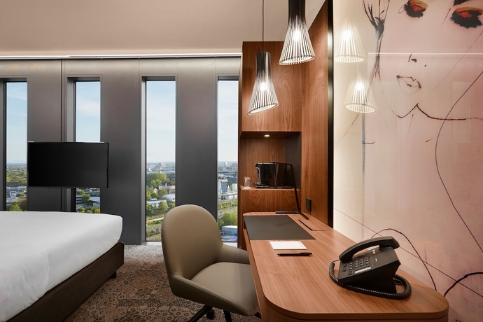Imagen de la habitación del Hotel Leonardo Royal Hotel Munich Bavaria Towers. Foto 10