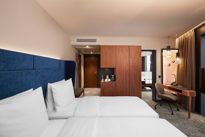 Imagen de la habitación del Hotel Leonardo Royal Hotel Munich Bavaria Towers. Foto 11