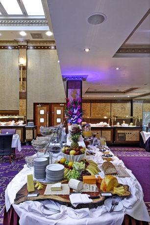 Imagen del bar/restaurante del Hotel Leonardo Royal London City. Foto 3