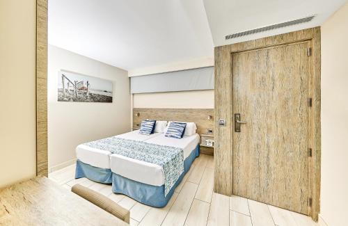 Imagen de la habitación del Hotel Leonardo Royal Mallorca Palmanova Bay. Foto 19