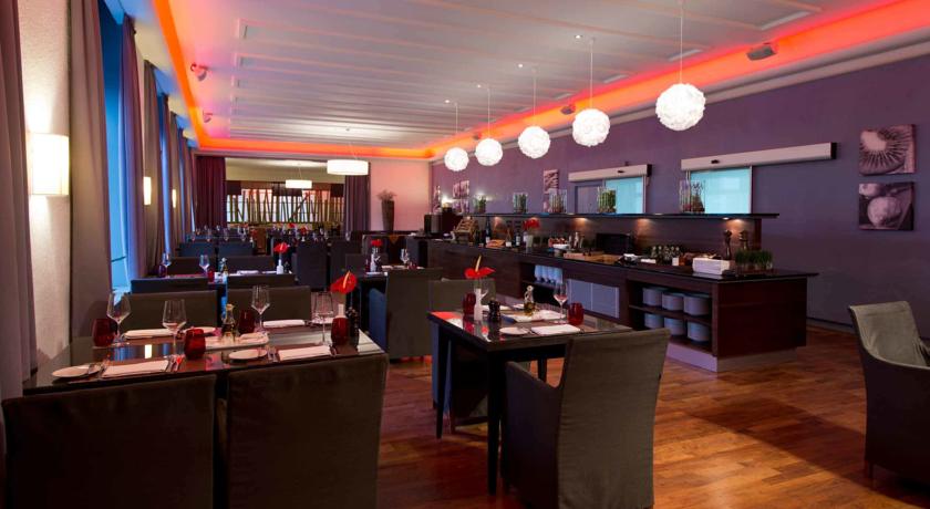 Imagen del bar/restaurante del Hotel Leonardo Royal Mannheim. Foto 3