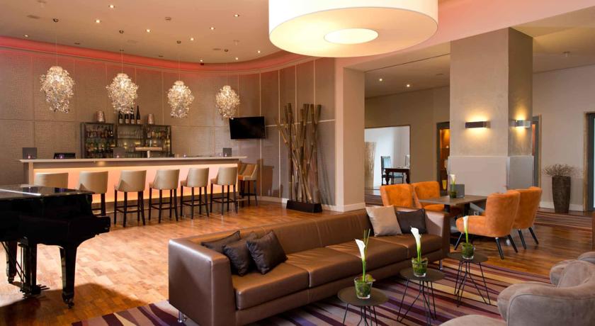 Imagen del bar/restaurante del Hotel Leonardo Royal Mannheim. Foto 4